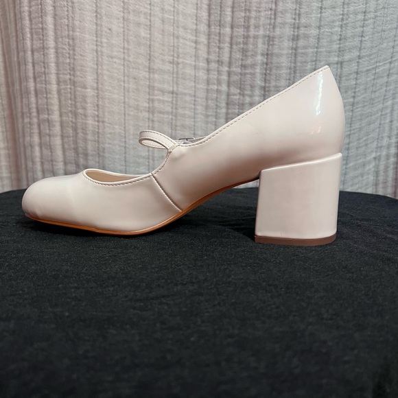 Journee Collection White Okenna Low Heel Square Toe Pumps - Picture 3 of 8